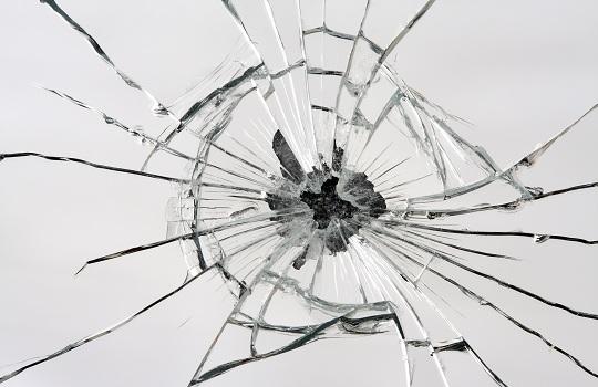 glass_broken_leadership_WavebreakMedia_thinkstock