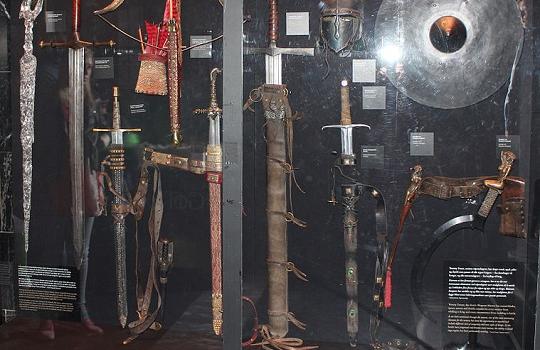 Game_of_Thrones_Oslo_exhibition_2014_-_Weapons