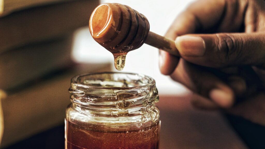 honey jar with honey comb, resistance to change