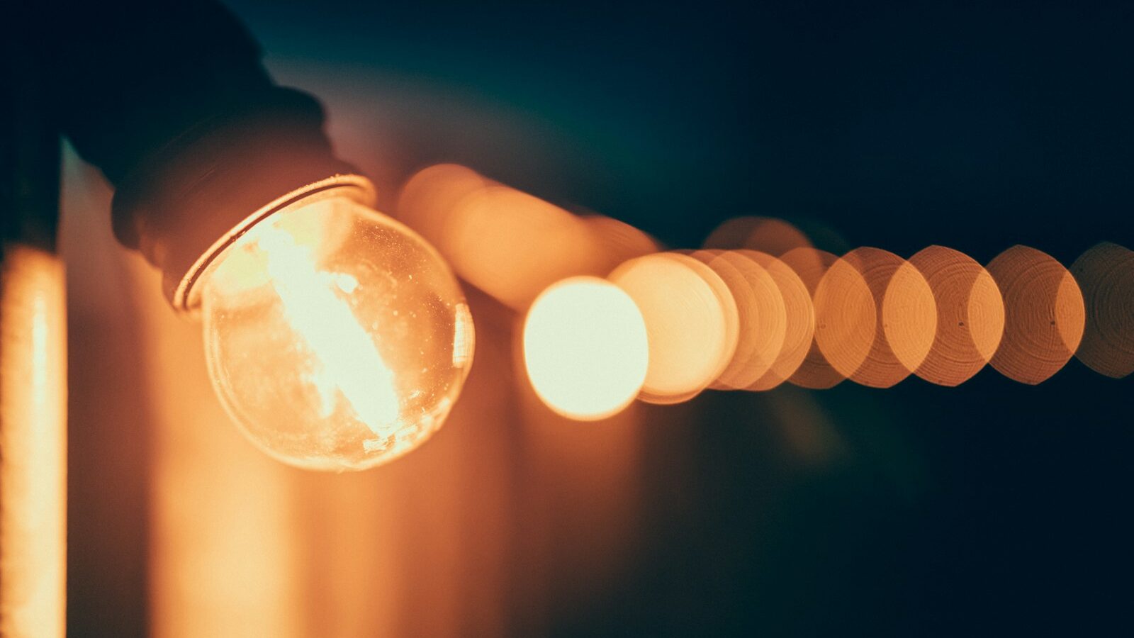 light bulb bokeh photography, depicting smarter work concept