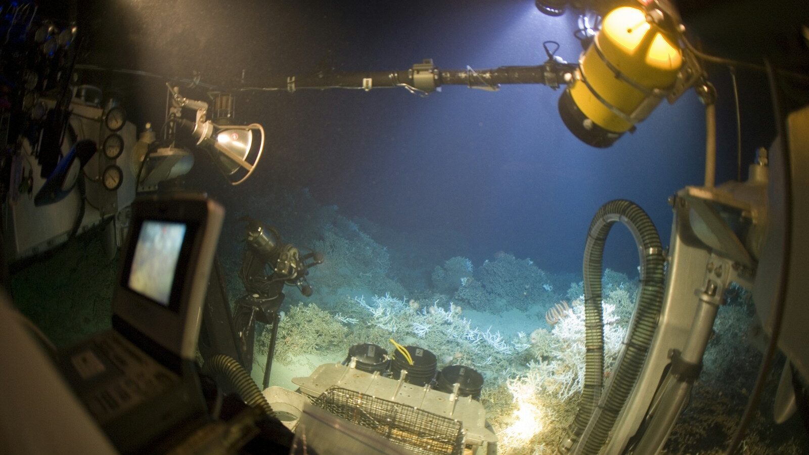 yellow and black gas lamp, OceanGate